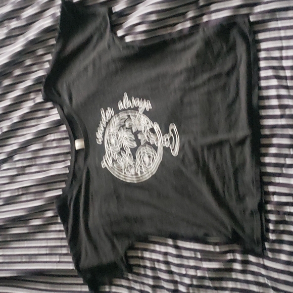 Like New flowy tshirt - Picture 4 of 5